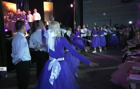 Вальс у підвалі: у Харкові школярі провели випускний в укритті