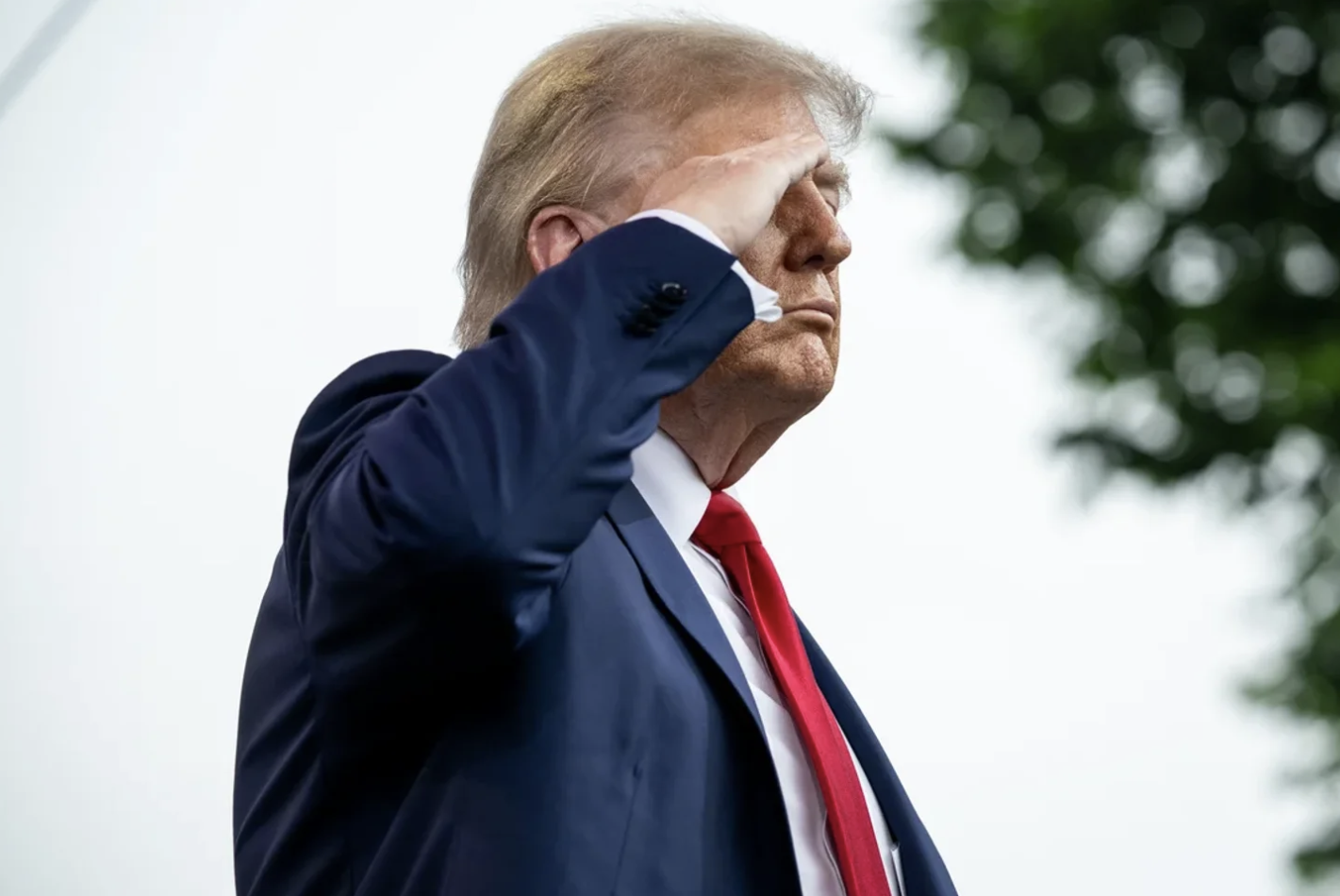 Президент США Дональд Трамп погодив план завдання ударів по Ірану. Як повідомляють Bloomberg та The Wall Street Journal, атака може відбутися вже найближчими днями