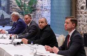 Українська делегація прибула в Стамбул