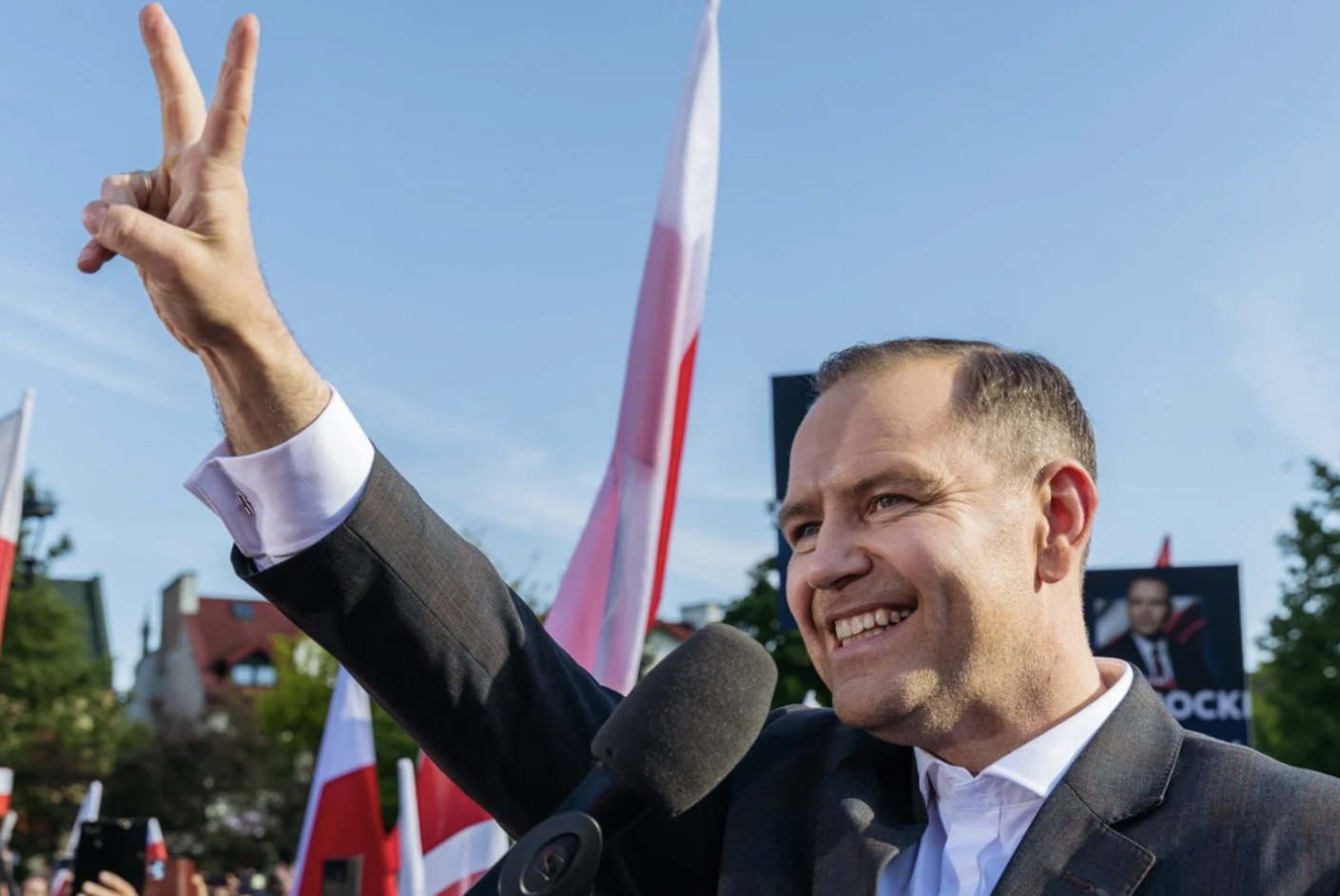 Президент України Володимир Зеленський привітав Кароля Навроцького з перемогою на президентських виборах у Польщі