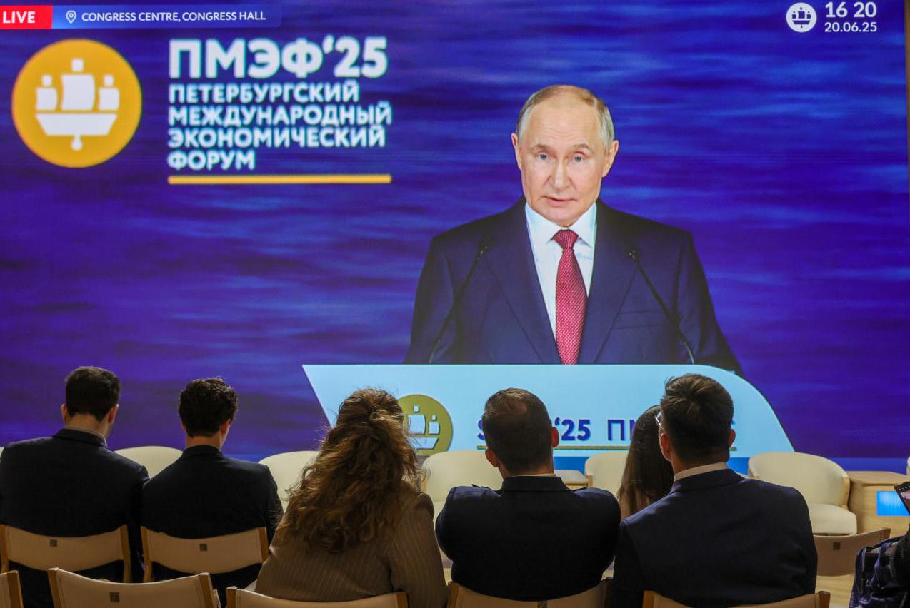 Росія не домагається капітуляції України. Про це заявив кремлівського диктатора володимира путіна під час пленарної сесії міжнродного економічного формуру в Санкт-Петербургі. 