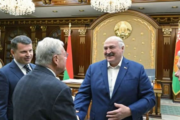 У суботу, 21 червня 2025 року, в Мінську відбулася несподівана та резонансна зустріч: самопроголошений президент Білорусі Александр Лукашенко прийняв делегацію зі США на чолі з Кітом Келлогом.