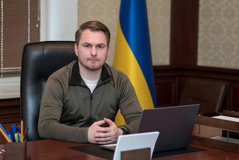 21 червня президент України Володимир Зеленский підписав указ про призначення Руслана Кравченка Генеральним прокурором. Відповідний указ оприлюднений на сайті президента.