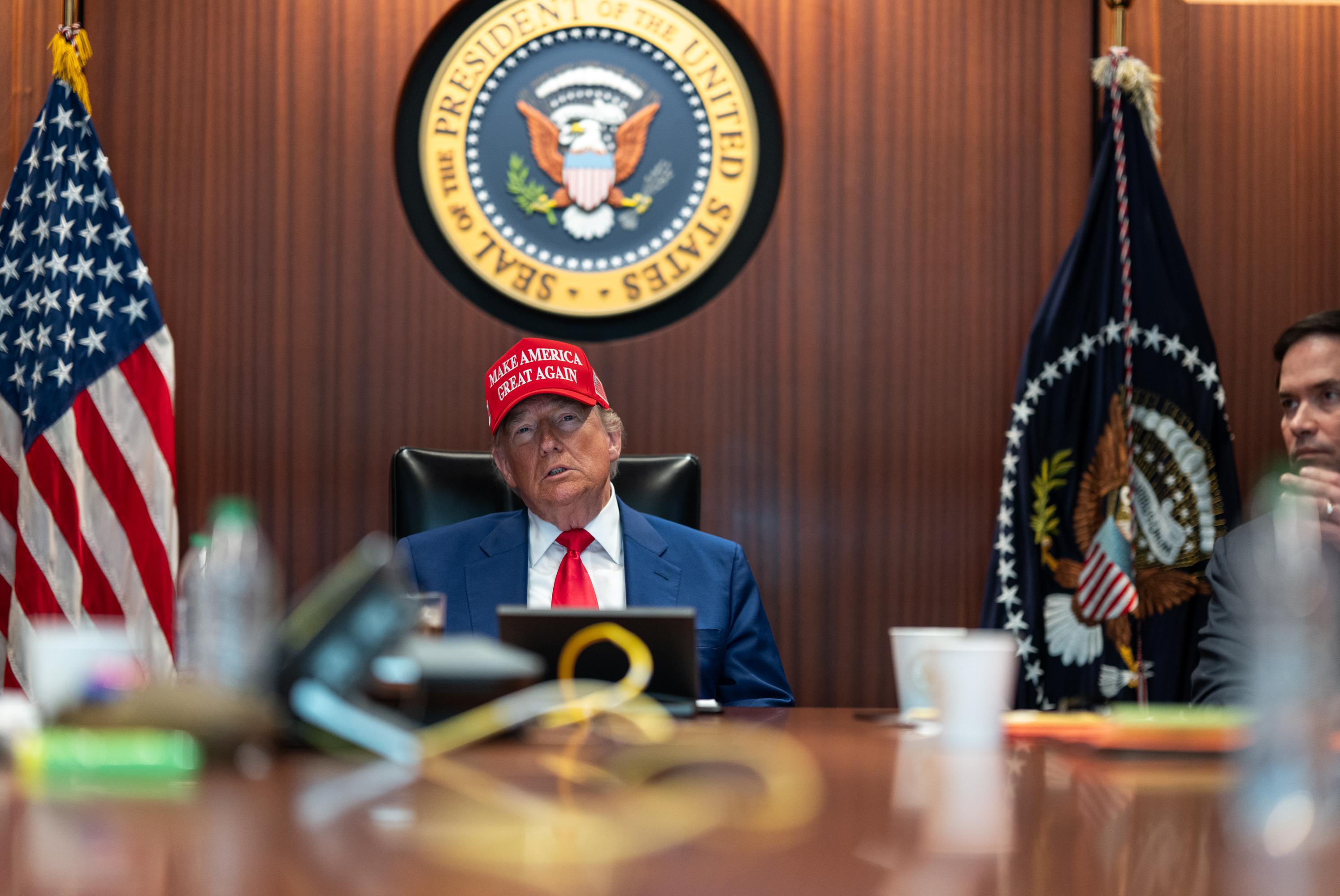 Адміністрація Дональда Трампа очікує можливу відповідь Ірану на нещодавні авіаудари по ядерних об’єктах, і передбачає, що вона може статися впродовж найближчих 48 годин