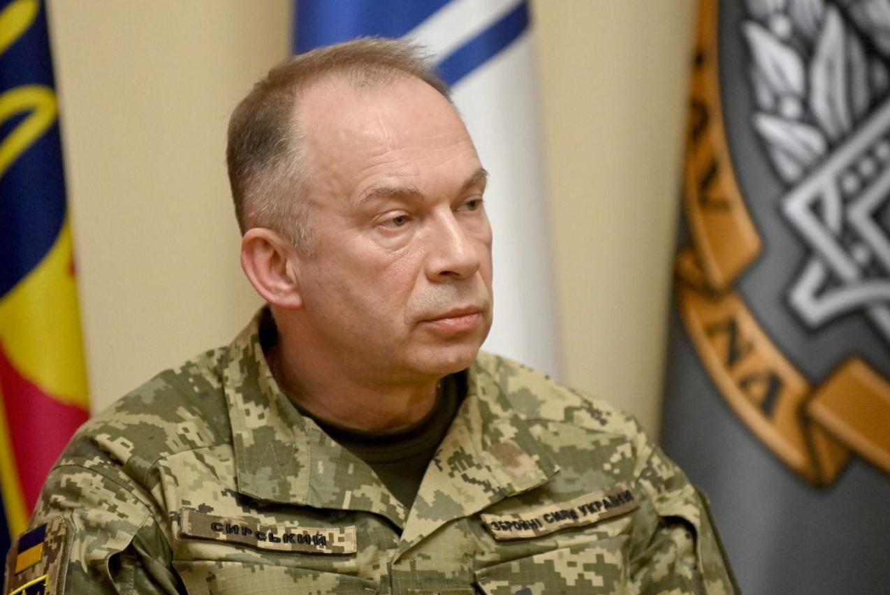 Головнокомандувач ЗСУ Олександр Сирський попередив про можливий новий наступ росії з території Білорусі після вересневих навчань "Захід-2025". Попри нестачу резервів, ЗСУ готуються до контратак і вже зупинили російське просування на Сумщині.
