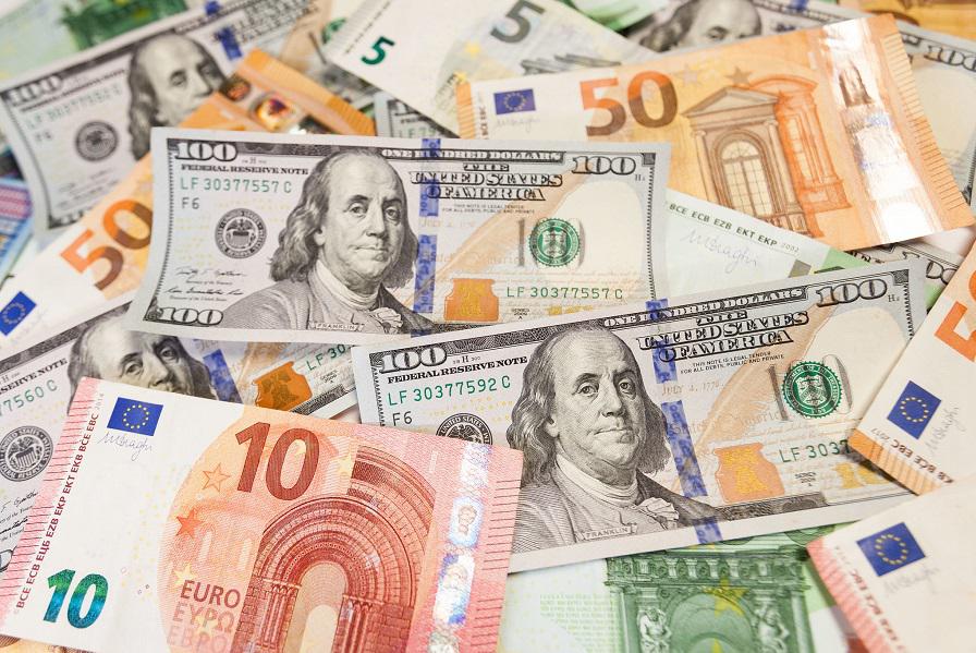 Національний банк України встановив офіційний курс валют на понеділок, 23 червня. Порівняно з 20 червня курс долара США виріс на 15 копійок і становить 41,85 гривні. 