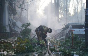 Нічний обстріл Києва: 5 загиблих і зруйнований під'їзд