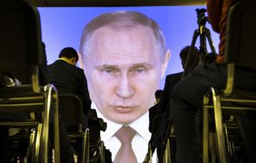Путін взяв під особистий контроль "виправлення" шкільних підручників з історії