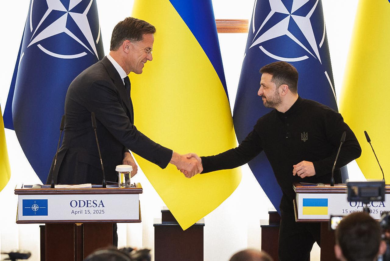 Члени НАТО домовилися виділити на підтримку Україні 40 млрд євро у найближчий рік. Про це заявив офіційний представник уряду Німеччини Штефан Корнеліус, повідомляє Reuters. Про відповідне рішення оголосять на саміті НАТО в Гаазі, який відбудеться 24-25 червня.