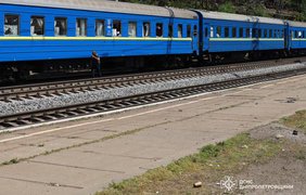 В "Укрзалізниці" пояснили, чому не зупиняють рух поїздів під час обстрілів