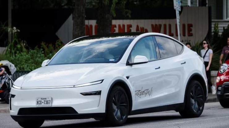 Tesla запустила безпілотні таксі