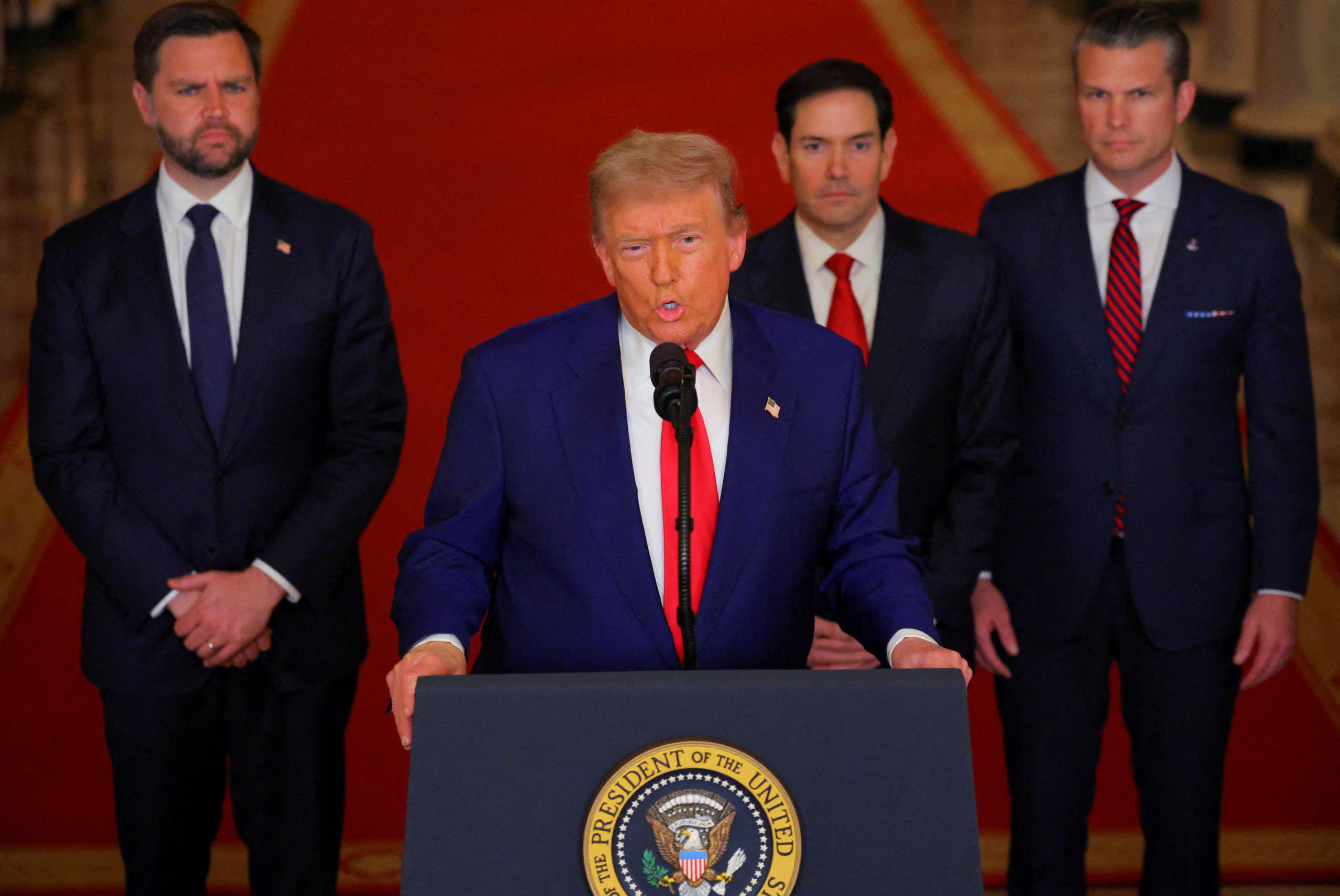 Президент США Дональд Трамп заявив, що Ізраїль та Іран домовилися про припинення вогню. На момент публікації новини влада Ізраїлю та Ірану не підтвердила слова американського президента.