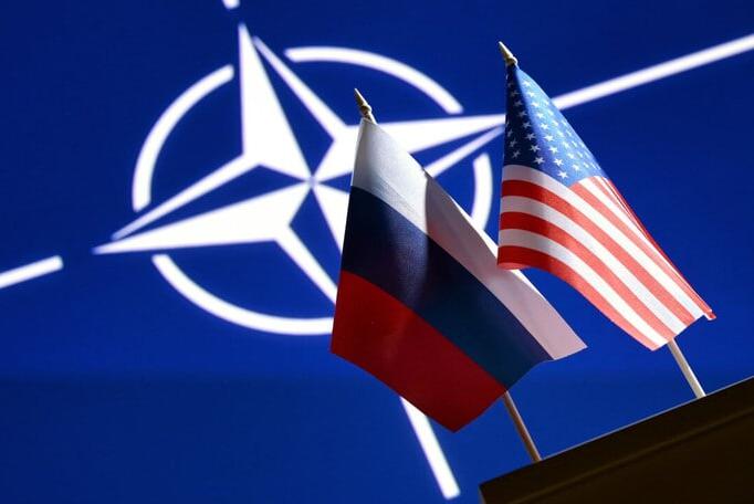 Саміт НАТО 2025 року став несподіванкою: замість обіцяної нової стратегії щодо росії - мовчання, а тема України майже зникла з порядку денного. Причина - побоювання конфлікту з Дональдом Трампом, який не хоче жорсткішого тону щодо москви. Натомість Альянс готується до мілітаризації без чітких гарантій для Києва.