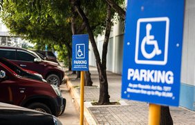За безпідставне паркування на місцях для інвалідів штрафуватимуть на 5100 грн