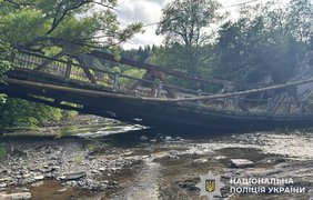 На Закарпатті обвалився міст, від світу відрізані вісім сіл