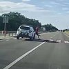 Поліція збила підлітка на переході й поїхала далі? - відео