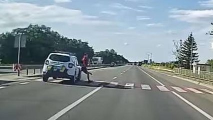 Поліція збила підлітка на переході й поїхала далі? - відео