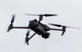 росіяни скидають на Нікополь пропагандистські листівки з дронів