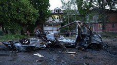 Згорілі автівки, пошкоджені будинки: Одеса знову під ударом дронів 