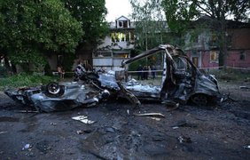Згорілі автівки, пошкоджені будинки: Одеса знову під ударом дронів 