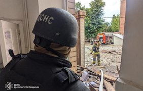 Росія вдарила по Кривому Рогу "шахедами": поранені троє людей, горіла ТЦК