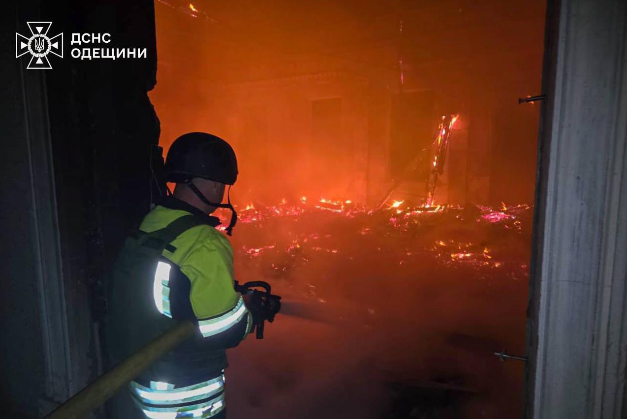 Увечері 4 червня та вночі проти 5 червня російські війська здійснили масовану атаку на Україну, застосувавши 103 безпілотники та одну балістичну ракету типу «Іскандер-М/KN-23»