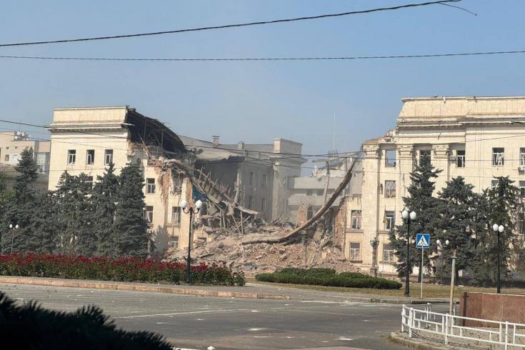 росіяни цілеспрямовано атакували будівлю Херсонської обласної державної адміністрації