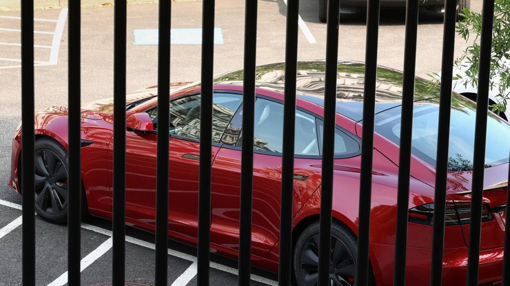 Автомобіль Tesla, придбаний президентом США Дональдом Трампом