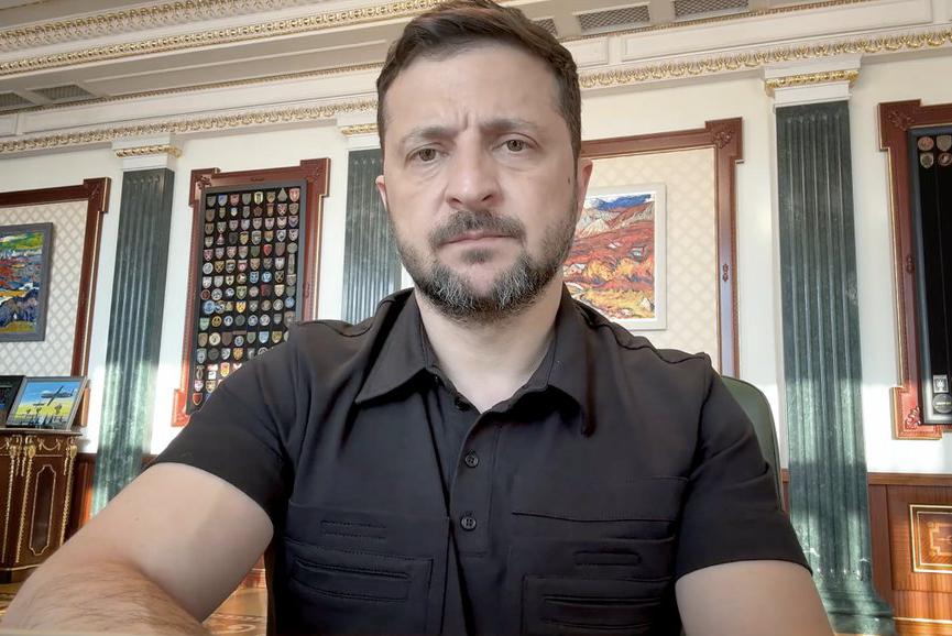 Президент Володимир Зеленський у вечірньому зверненні закликав громадян бути особливо уважними до сигналів повітряної тривоги найближчими днями