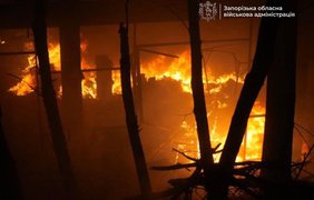 У Запоріжжі 4 "шахеди" вдарили по підприємству, вирувала пожежа, пошкоджені будинки