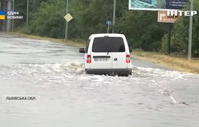 Сотні будинків під водою: стихія накрила Львів