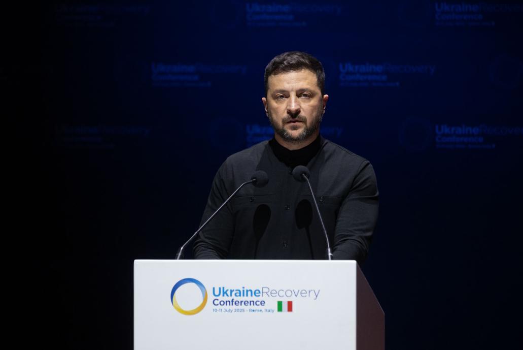 Президент України Володимир Зеленський повідомив, що у межах міжнародних переговорів Україна досягла домовленостей із партнерами на суму понад 10 мільярдів євро. Основна увага зосереджена на енергетичних і оборонних проєктах