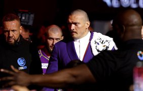 Усик відповів, кого вважає найкращим боксером у світі