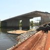 Між сиренами будують міст, зруйнований на початку вторгнення