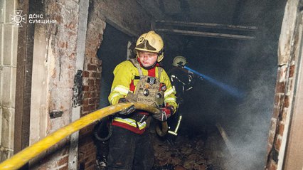 Ворог вдарив по цивільній інфраструктурі у Сумах: вирувала масштабна пожежа