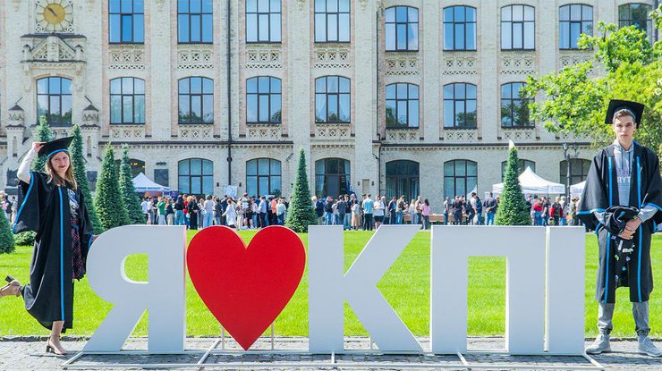 Триває вступна кампанія