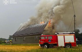 Блискавка влучила в будинок на Волині: у приміщенні були троє дітей