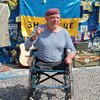 Попри ампутації: як 78-річний волонтер збирає мільйони для ЗСУ