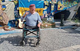 Попри ампутації: як 78-річний волонтер збирає мільйони для ЗСУ