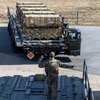 США призупиняють частину постачання зброї Україні - Білий дім