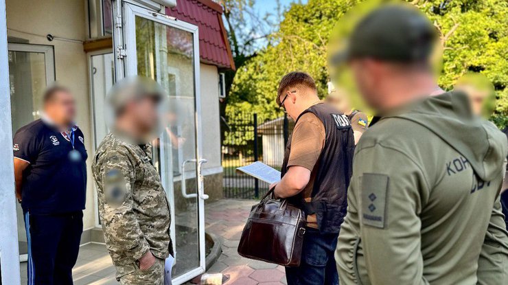 Комбат за заступниками вкрали 100 мільйонів