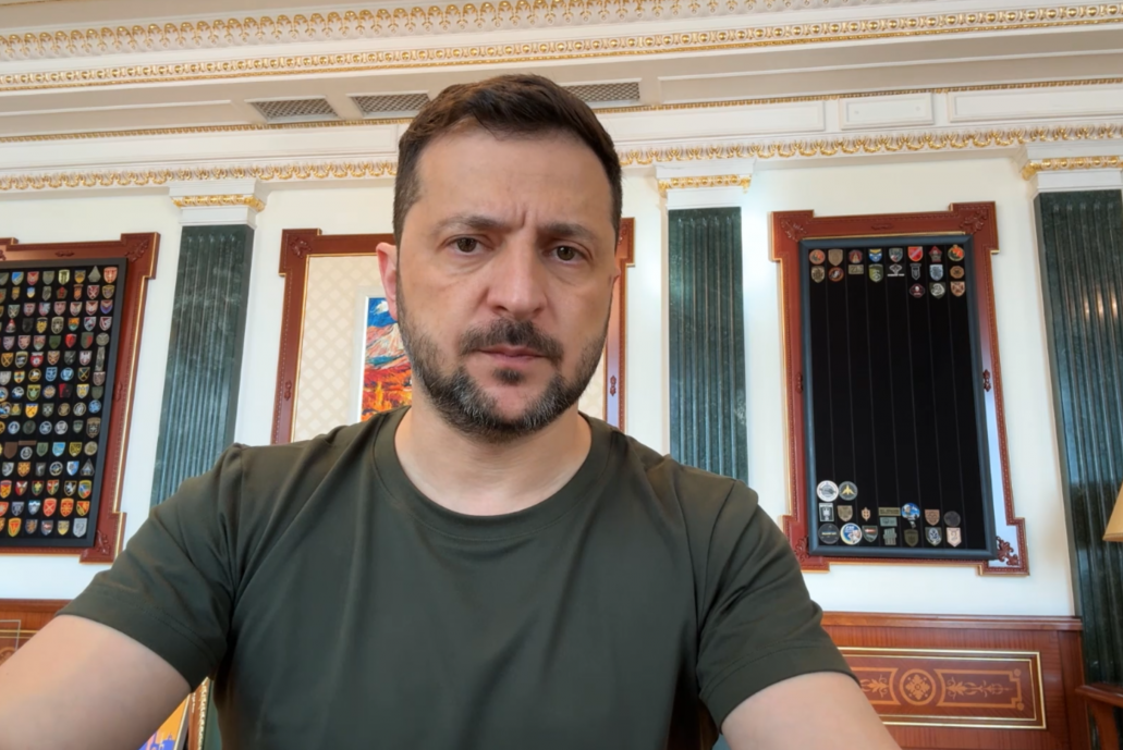 Україна з’ясовує деталі щодо надання оборонної допомоги з боку США, зокрема в контексті засобів протиповітряної оборони. Про це заявив президент Володимир Зеленський, посилаючись на доповіді міністрів оборони та закордонних справ.