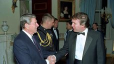 Молодий Дональд Трамп з моделями та зірками