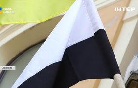 По Україні підняли біло-чорні прапори: що це означає