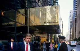 Молодий Дональд Трамп з моделями та зірками