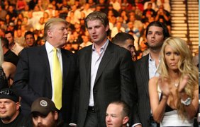 Молодий Дональд Трамп з моделями та зірками