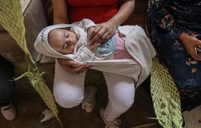 "Зарезервовані в утробі": в Індонезії викрили міжнародну мережу торгівлі немовлятами