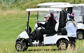 Дональд Трамп тепер має броньований гольфкар