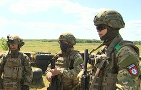 Ручний гранатомет і евакуація поранених: як тренуються бійці "Сафарі"