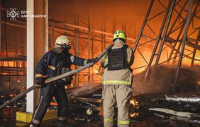 У селищі Васищеве під Харковом горять склади на площі 20 000 кв. м